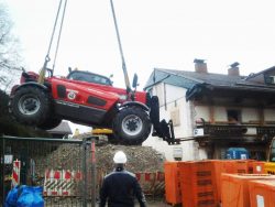 Einhieven des Teleskopladers in beengte Baustelle