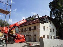 Teleskoplader mit Arbeitsbühne