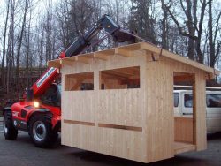 Bienenhaus bei der Montage