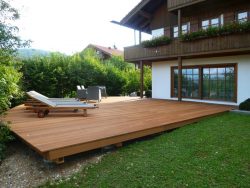 Terrassenbelag aus Bankirai Bohlen am Lanserhof