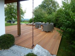 Terrassenbelag aus Bankirai Bohlen am Lanserhof