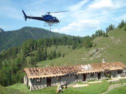 Helikoptereinsatz zum Materialtransport in Kreuth