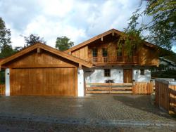 Dachstuhl, Fassaden und Holzbauteile