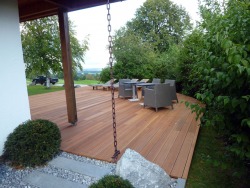 Terrassenbelag aus Bankirai Bohlen am Lanserhof