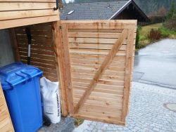 Aufgang mit Stauraum aus Lärchenholz