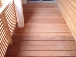 Terrassenbelag aus Bankiraihölzern