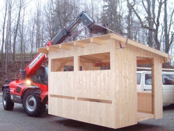 Bienenhaus bei der Montage