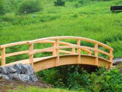 Brücke aus Lärchenholz